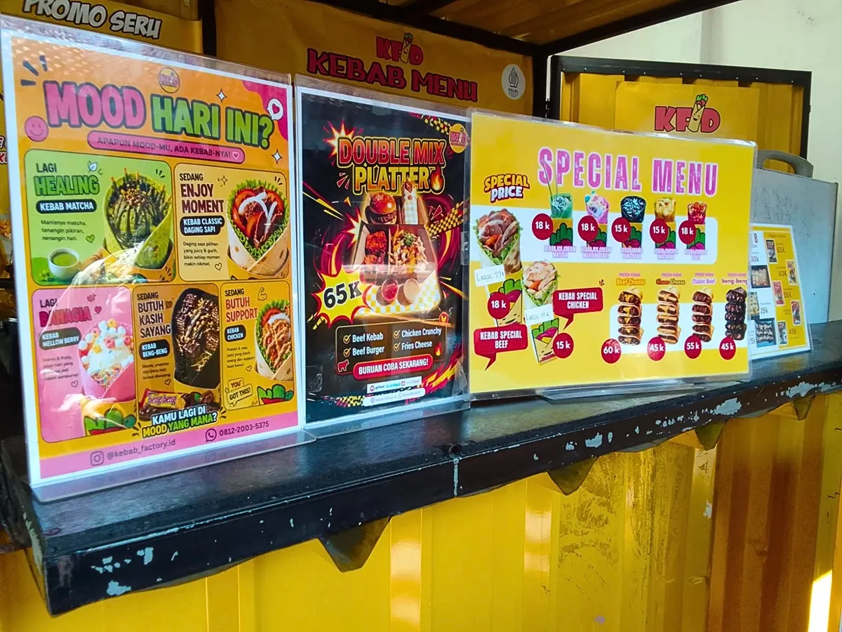Tampilan menu KebabFactory.id, di Jalan Kihiur 4, Cihapit, Kota Bandung, (5/6/2026). (Sumber: Ayobandung.id | Foto: Aris Abdulsalam)