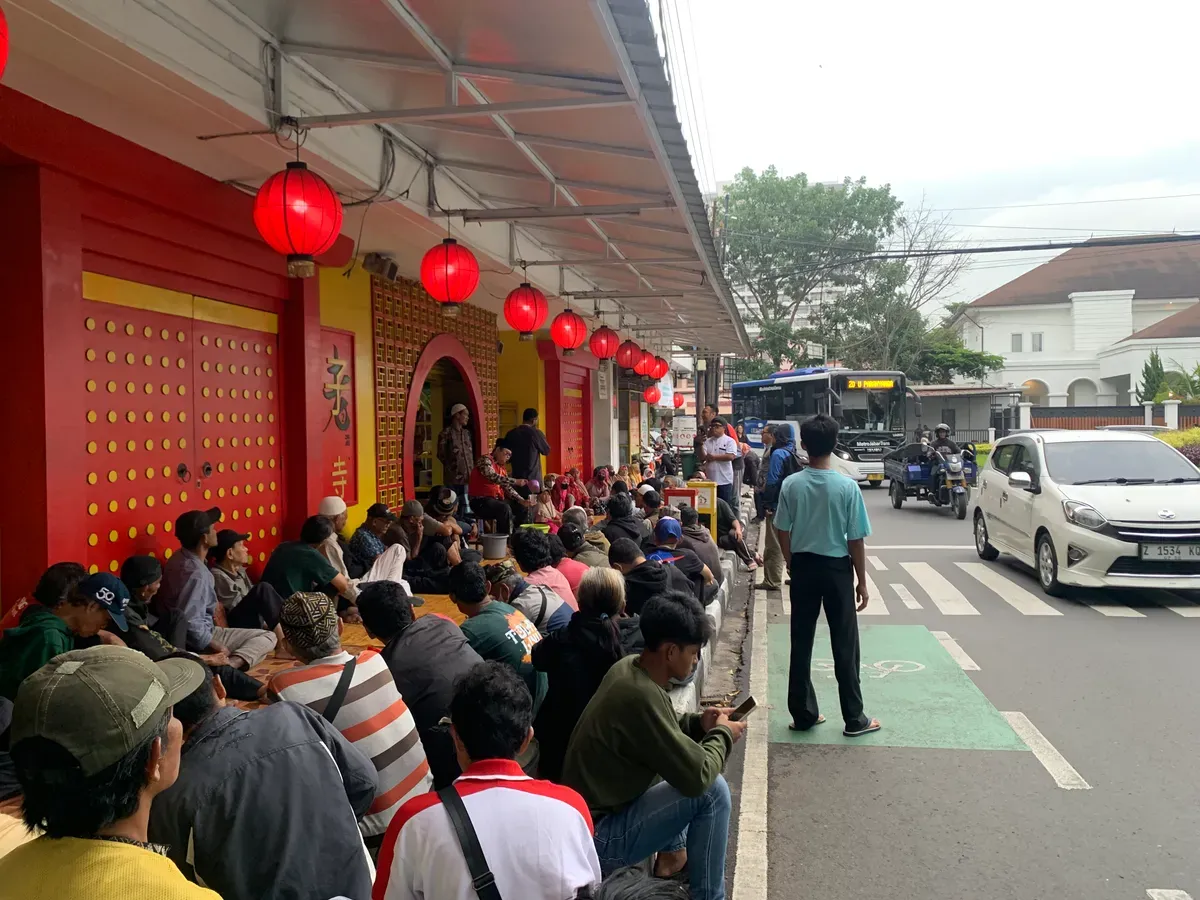 Suasana ramadan di Masjid Lauetze 2 di Jalan Tamblong, Kota Bandung. (Sumber: AyoBandung.id | Foto: Halwa Raudhatul)