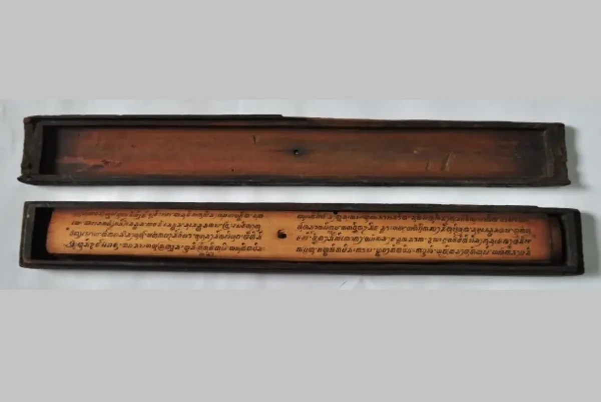 Naskah Sanghyang Siksakandang Karesian yang terbuat dari daun gebang (Corypha gebanga) koleksi Perpustakaan Nasional. (Sumber: Unesco)