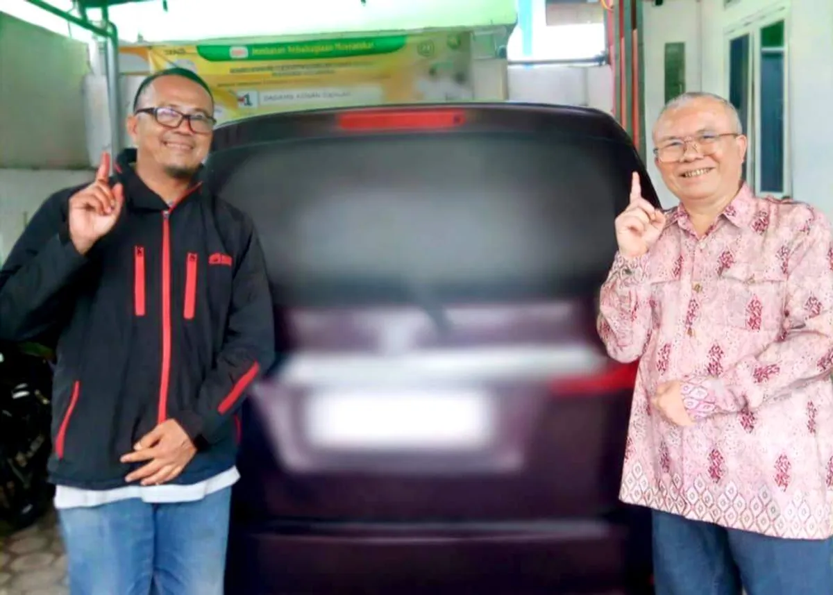 Dadang Adnan Dahlan bersama penulis. (Sumber: Dokumentasi Penulis)