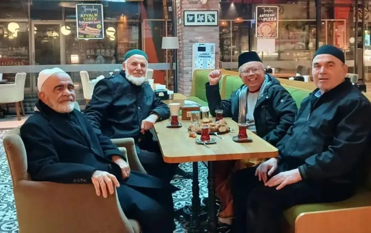 Dadang Adnan Dahlan bersama para kolega saat berkunjung ke Istanbul, Turki. (Sumber: Istimewa)