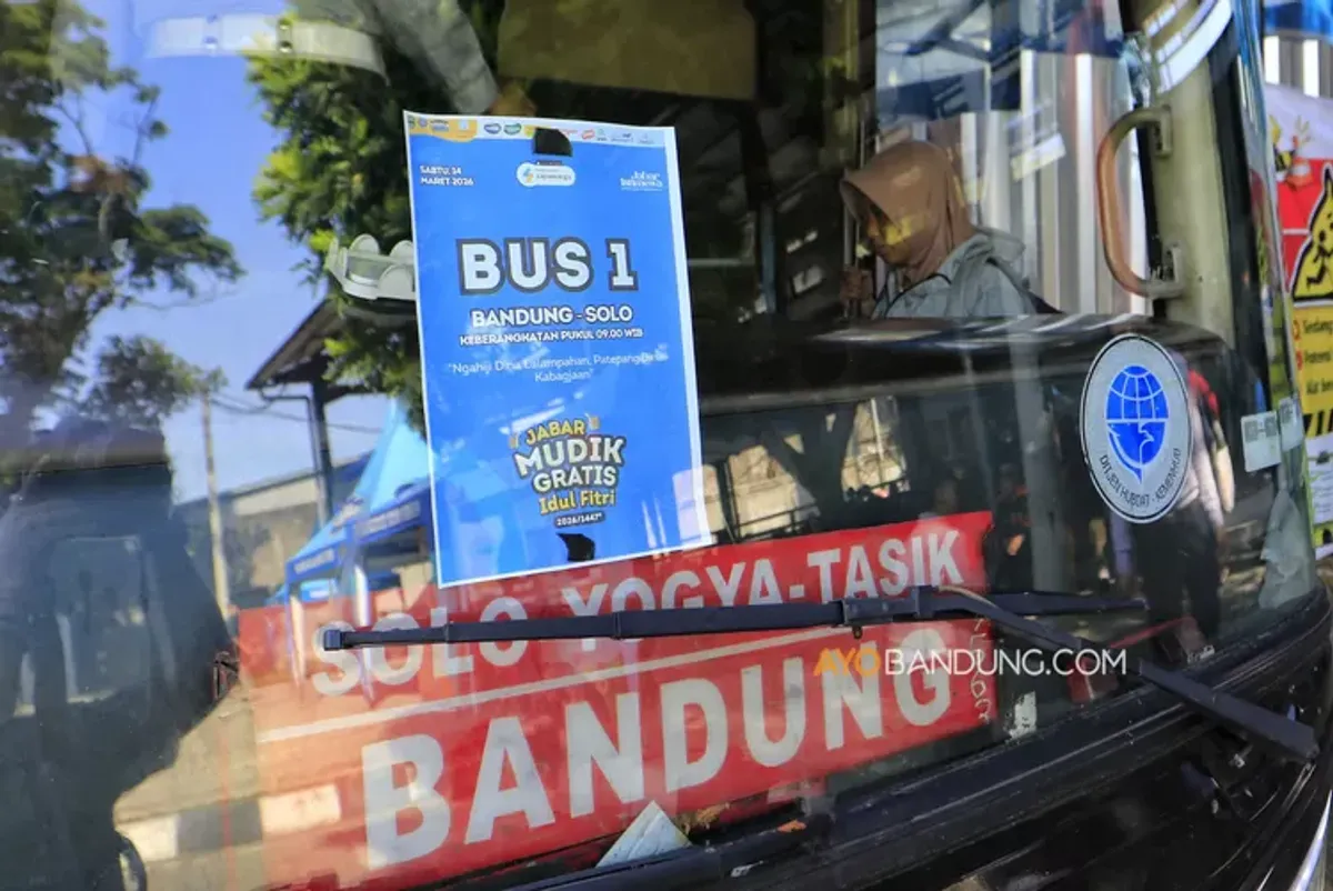 Program Mudik Gratis Provinsi Jawa Barat 2026 di Terminal Leuwipanjang, Kota Bandung, Sabtu 14 Maret 2026. (Sumber: Ayobandung.com | Foto: Irfan Al-Faritsi)