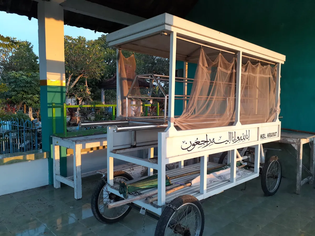 Kereta yang mengantar jenazah menuju liang kubur (Sumber: dokpri | Foto: Totok Siswantara)