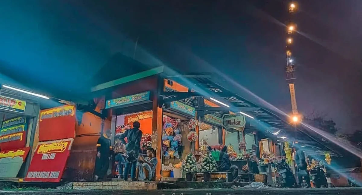 Pasar bunga Wastukencana saat malam hari (Sumber: pasarbungawastukencana.com)