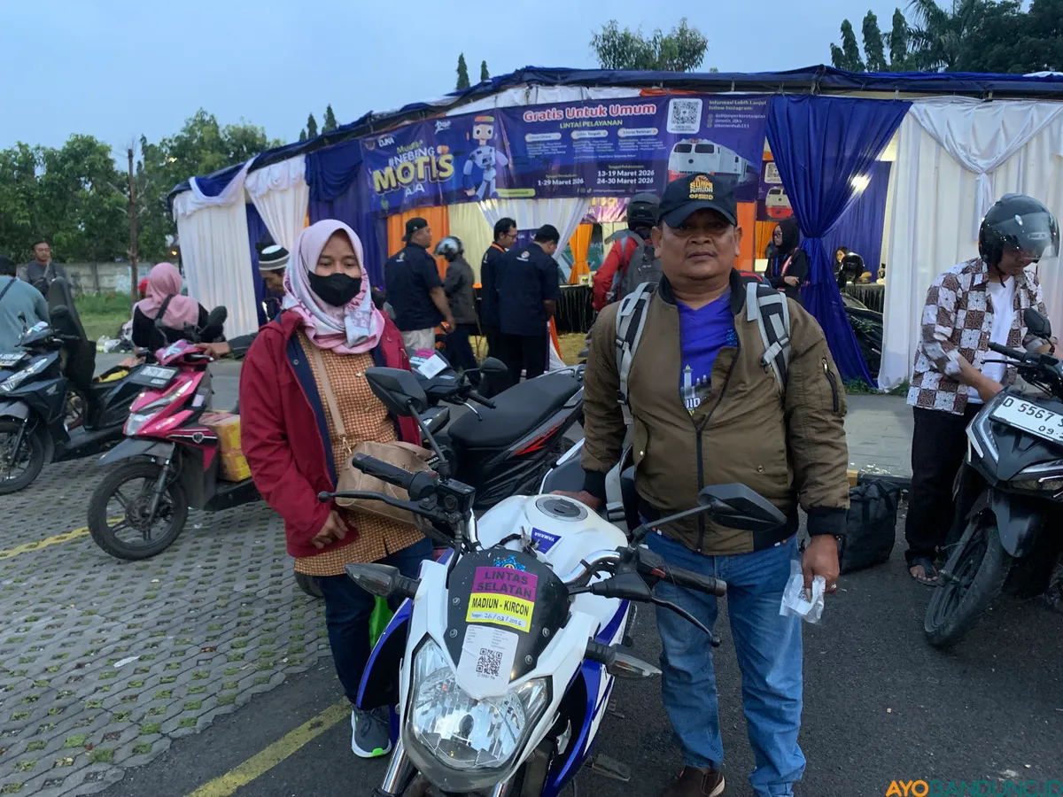 Bagi Suparjo dan istrinya, Motis bukan sekadar fasilitas gratis, tetapi cara pulang yang lebih aman dan hemat. (Sumber: ayobandung.id | Foto: Halwa Raudhatul)