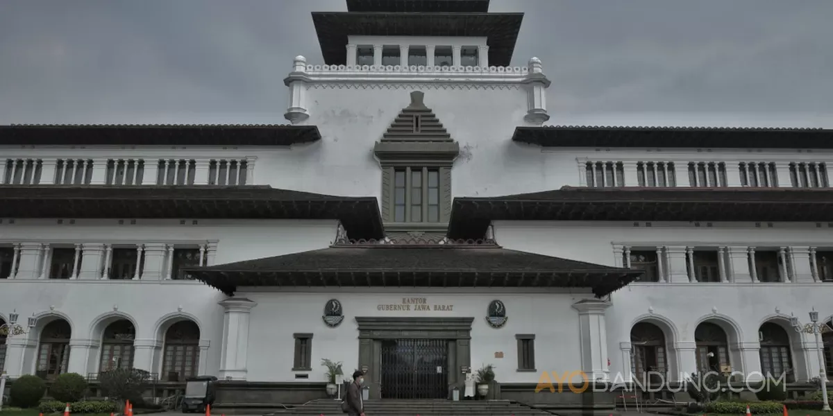 Gedung Sate selesai dibangun September 1926. (Sumber: Ayobandung.com | Foto: Kavin Faza)