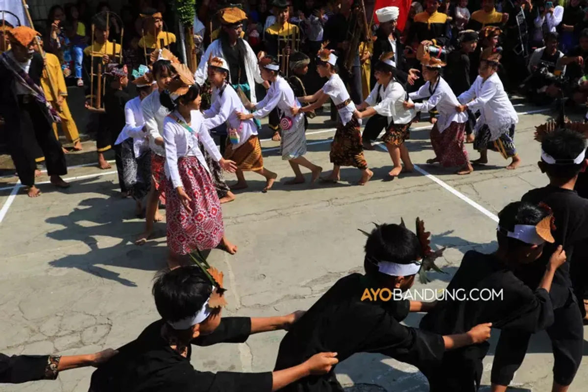 Upacara Kampung Adat Cireundeu (Sumber: Ayobandung.com | Foto: Irfan Al-Faritsi)