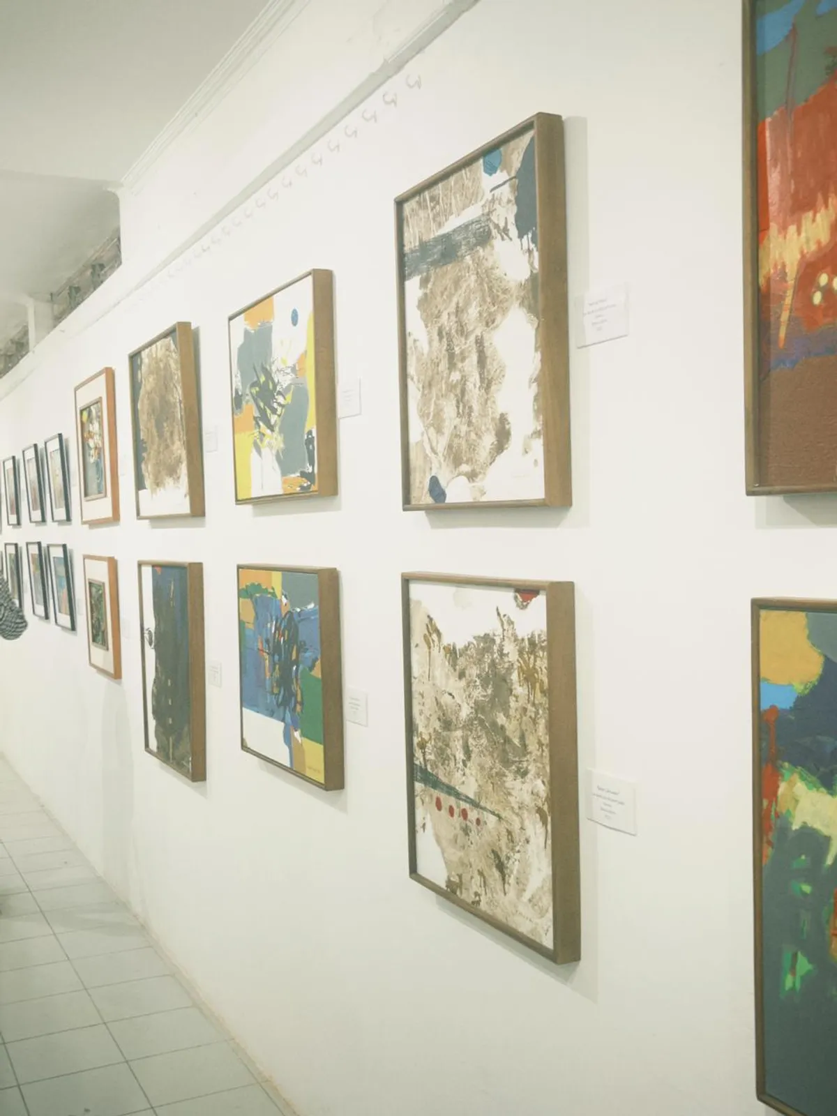Dinding dipenuhi karya Pak Tjejep (Foto: Kevin Juan Hartanto)