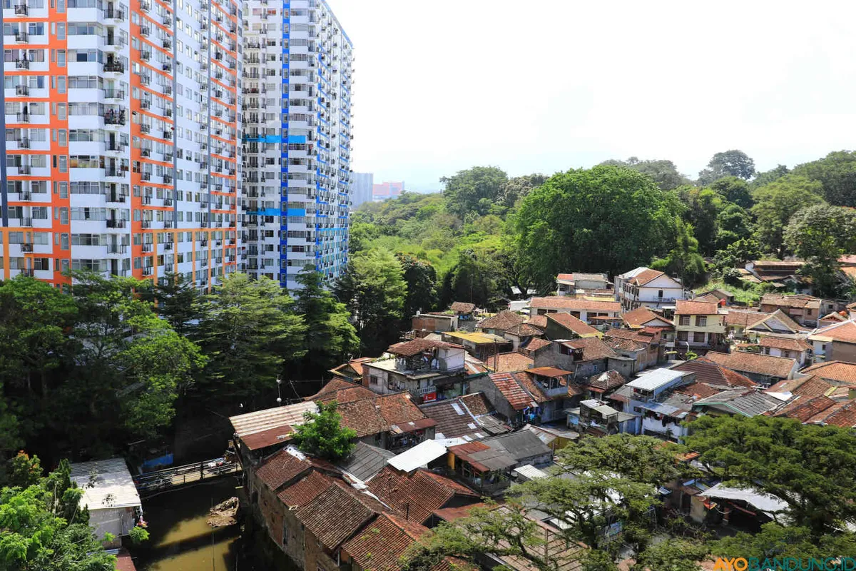 Kawasan padat penduduk di Tamansari, Kota Bandung, Senin 5 Mei 2025. (Sumber: ayobandung.id | Foto: Irfan Al Faritsi)
