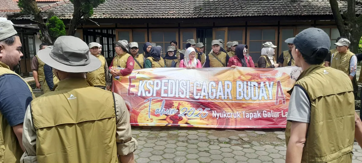 Kegiatan ekspedisi cagar budaya Lembang yang diadakan Dinas Kebudayaan dan Pariwisata KBB 2025. (Sumber: Dokumentasi Karguna)