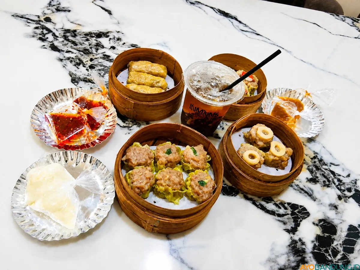 Sampel menu Dimsum Inmons. (Sumber: Ayobandung.id | Foto: Aris Abdulsalam)