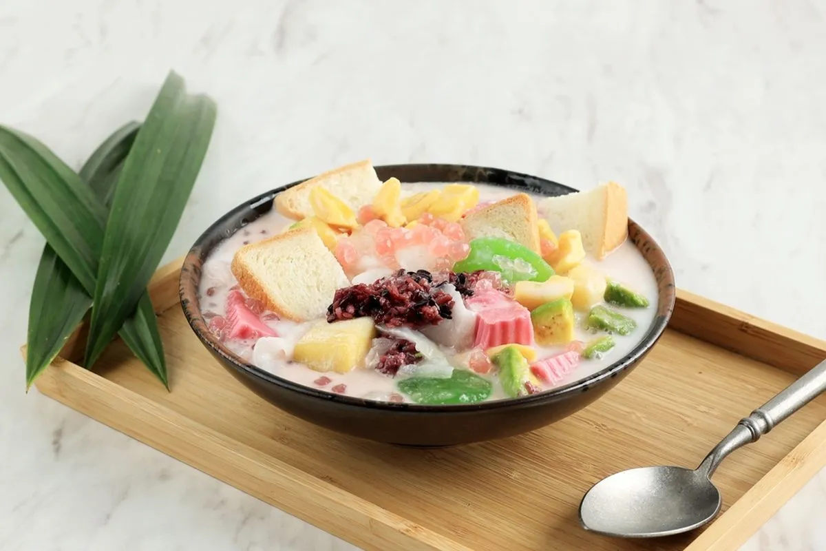 Es Goyobot, minuman es campur yang populer di Bumi Priangan, diciptakan oleh perantau asal Cibatu, Garut, pada tahun 1943. (Sumber: SHUTTERSTOCK | Foto: Ika Rahma H)