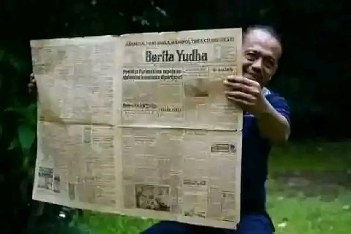 Surat kabar Berita Yudha, salah satu surat kabar berpengaruh pada masanya, yang memuat pemberitaan mengenai peristiwa pasca-G30S pada Oktober 1965, 61 tahun silam. (Foto: Djuli Pamungkas)