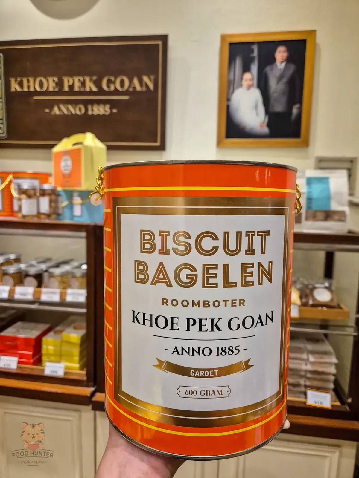 Meski populer sebagai penganan asal Bagelen, Purworejo, fakta sejarah mencatat bahwa pabrik roti bagelen tertua di Indonesia sebenarnya didirikan oleh Khoe Pek Goan di Jalan Ahmad Yani, Garut, sejak 1885. (Sumber: IG foodhunter.tasik)