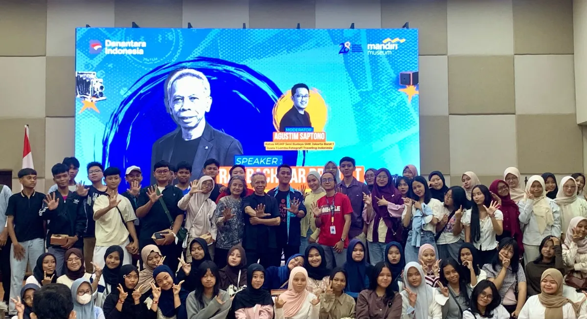 Fotografi menyimpan jejak sejarah dan ingatan bangsa. Talkshow “Jejak Visual” mengulas evolusi fotografi dan videografi bersama Ray Bachtiar Dradjat di Museum Mandiri, Kota Tua Jakarta. (Sumber: Ray Bachtiar Dradjat)