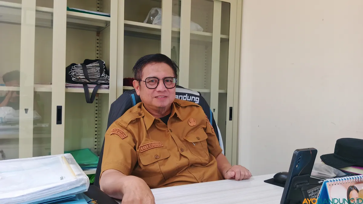 Kepala Bidang Pertamanan dan Dekorasi Kota DPKP Kota Bandung, Nana Kurniawan. (Sumber: ayobandung.id | Foto: Gilang Fathun Romadhan)