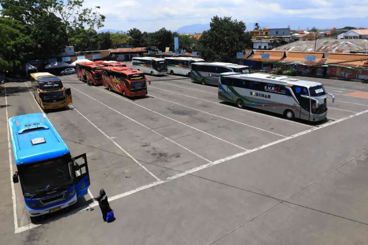 Suasana Terminal Cicaheum, Kota Bandung. (Sumber: AyoBandung | Foto: Irfan Al-Faritsi)