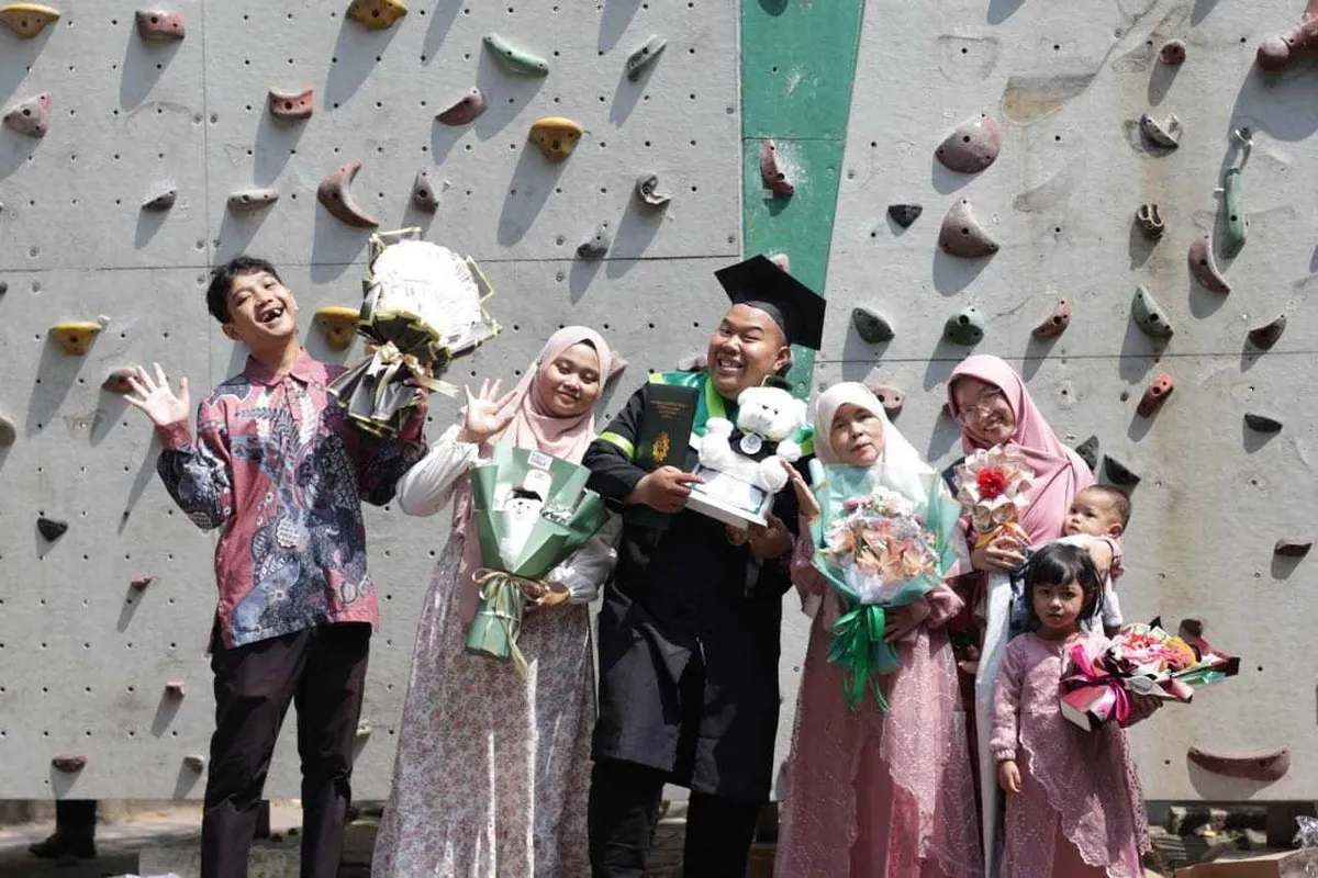 Mimpi tidak pernah benar-benar sendirian. Ya selalu ditemani ikhtiar, doa, dan keberanian untuk terus mencoba. (Sumber: Dokumentasi istimewa/ Kak Hakim (@badutbandung_kakhakim12))