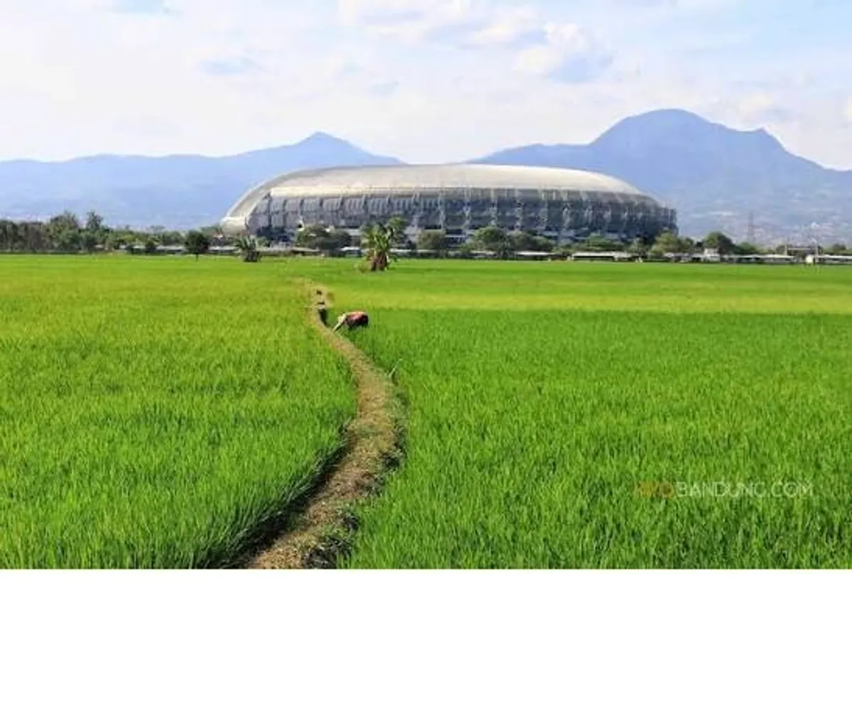Ilustrasi urgensi reforma agraria dan perlindungan hak tanah bagi warga Bandung (Sumber: Ayobandung.com)