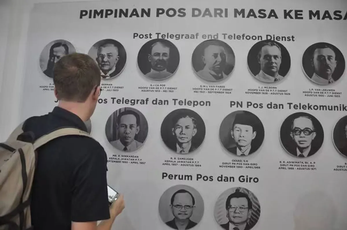 Para tokoh yang pernah memimpin PT Pos Indonesia dari masa ke masa. (Foto: Agus Wahyudi)