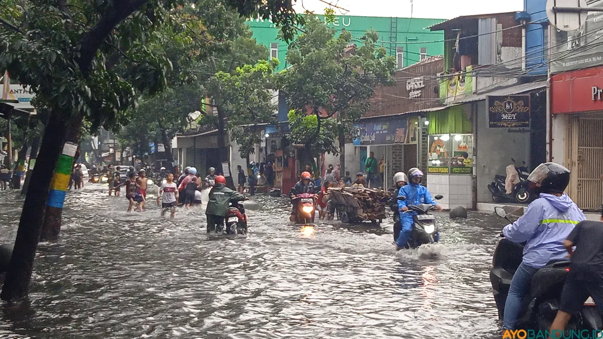 Kawasan Cibaduyut yang menjadi langganan banjir saat musim hujan. (Sumber: ayobandung.id | Foto: Gilang Fathun Romadhan)