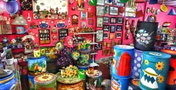 Tuti Rachmah Yulianti, pendiri Roemah Tafira Handycraft, yang sejak 1997 telah menyulap barang bekas menjadi karya bernilai tinggi. (Sumber: Roemah Tafira Handycraft)