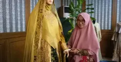 Nines Widosari Butique, sebuah usaha yang tak sekadar menjual busana muslim, melainkan juga menghadirkan semangat membumikan batik dalam kehidupan sehari-hari. (Sumber: Ayobandung.id | Foto: Eneng Reni Nuraisyah Jamil)
