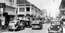Jalan Braga, salah satu pusat keramaian yang lahir dari kreativitas warga Bandung zaman kolonial. (Sumber: Tropenmuseum)