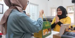 Inovasi kadang lahir dari keberanian memadukan dua hal yang tak lazim. Pie Nastar Naslem, bukti nyata kreativitas kuliner bisa melampaui batas tradisi. (Sumber: Ayobandung.id | Foto: Eneng Reni Nuraisyah Jamil)
