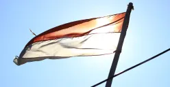 Menyanyikan Indonesia Raya di jam yang sama, di berbagai kota, adalah cara untuk meneguhkan perasaan “kita”. (Sumber: Pexels/Deden R)