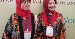 Prof. Afifah Sutjiatmo dan Prof. Elin Yulinah berhasil mengembangkan obat herbal dari tanaman cecendet atau ciplukan. (Sumber: Ayobandung.id | Foto: Eneng Reni Nuraisyah Jamil)