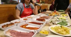 Wynda Mardio, sosok pendiri sekaligus penggagas konsep makan sepuasnya di Holycow!. (Sumber: Ayobandung.id | Foto: Eneng Reni Nuraisyah Jamil)