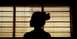 Dalam pernikahan dini, wanita cenderung lebih rentan menjadi korban karena kombinasi faktor biologis, psikologis, sosial, dan ekonomi. (Sumber: Unsplash | Foto: Jorge Salvador)