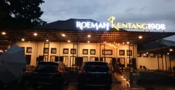 Penampakan depan dari resto hits di Kota Bandung, Roemah Kentang 1908. (Sumber: Ayobandung.id | Foto: Eneng Reni Nuraisyah Jamil)