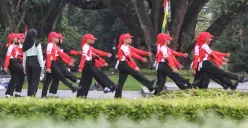 Paskibra yang terdiri dari pelajar terpilih dari sejumlah sekolah se-Kota Bandung itu berlatih untuk persiapan upacara HUT ke-79 RI pada 17 Agustus 2024. (Sumber: Ayobandung.id | Foto: Irfan Al-Faritsi)