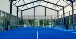 Lapangan padel bermunculan di berbagai titik kota, ramai dipadati oleh anak muda dan pekerja yang menjadikan padel sebagai pilihan gaya hidup. (Sumber: Pexels/Ercan Evcimen)