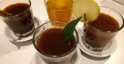 Jamu, simbol kearifan lokal yang menyatu dengan budaya dan gaya hidup masyarakat Jawa, kini merambah ke berbagai daerah dengan wajah baru yang lebih segar dan modern. (Sumber: Ayobandung.id | Foto: Eneng Reni Nuraisyah Jamil)