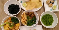 Sejumlah menu bakmi di Bakmitopia. (Sumber: Ayobandung.id | Foto: Eneng Reni Nuraisyah Jamil)