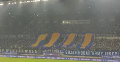 Ribuan Bobotoh memenuhi Stadion Gelora Bandung Lautan Api (GBLA) saat laga Persib, menegaskan peran mereka sebagai identitas dan energi klub kebanggaan Bandung. (Sumber: Dokumentasi Penulis | Foto: Kelvin Nopian Zakaria)