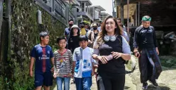 Anggota DPR RI dari Komisi IX, Nafa Urbach, saat mengunjungi konstituennya di Wonosobo, Jawa Tengah. (Sumber: IG/nafaurbach)