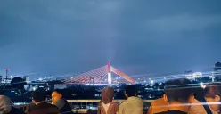 Bandung malam hari selalu punya cara untuk menenangkan kepala (Sumber: Dokumentasi Penulis)