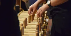 Bagi komunitas anak muda Sound of Heritage (SORA) di Bandung, tradisi adalah ruang yang paling luas untuk berimajinasi. (Sumber: Dokumentasi Penulis)