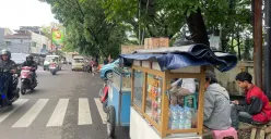 Pedagang Kaki Lima dan Parkir Liar Hantui Mobilitas Kota Bandung