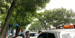 Kemacetan arus lalu lintas di ruas jalan Buah Batu, Turangga, Kecamatan Lengkong, Kota Bandung, menjadi pemandangan sehari hari bagi warga yang melintas (03/12/2025). (Sumber: Ramadhan Dwiadya Nugraha)