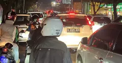 Kemacetan di salah satu ruas jalan Kota Bandung di Jl. A. Yani  Kacapiring. 01/12/25 (Sumber: Naila Husna Ramadan)