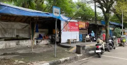 Fasilitas Halte Bus Memprihatinkan, Warga Pempertanyakan Imbauan Naik Transportasi Umum