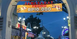 Sejumlah pengunjung memadati area Pasar Kreatif Jawa Barat di Jalan Pahlawan No.70 Kota Bandung, Rabu (03/12/2025). (Foto: Rangga Dwi Rizky)