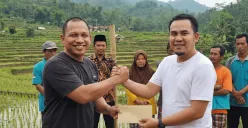 Budi Agusman bertransformasi dari penjual sandal keliling menjadi pebisnis yang sukses dan memberikan dampak positif bagi masyarakat. (Foto: Narasumber/Budi Agusman)