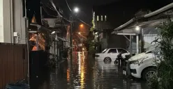 Banjir terjadi di komplek Griya Bandung Asri 1 Bojongsoang. (05/12/2025) (Sumber: Khalidullah As Syauqi)