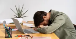 Fenomena pemutusan hubungan kerja atau PHK semakin menjadi sorotan publik karena dampaknya yang luas terhadap kehidupan pekerja, pencari kerja, dan dinamika hubungan industrial. (Sumber: Freepik)